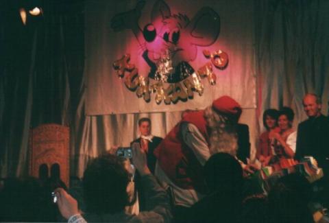 MiMi a záróünnepségen a Mikulással