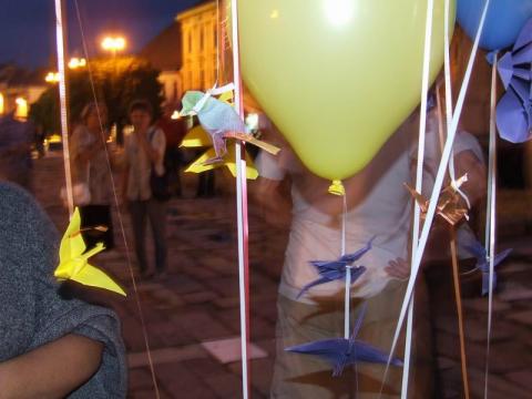 A 18. origami találkozó fő attrakciója - Hajtogatás a főtéren