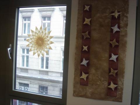 Csillagok a falon és az ablakon