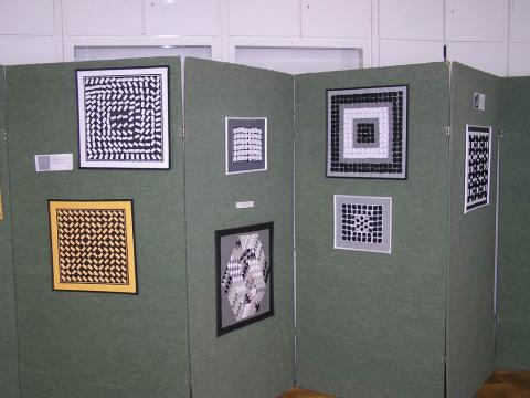 Részlet Újhegyi Györgyné Grőbel Eleonóra Vasarely nyomában origamival című kiállításából